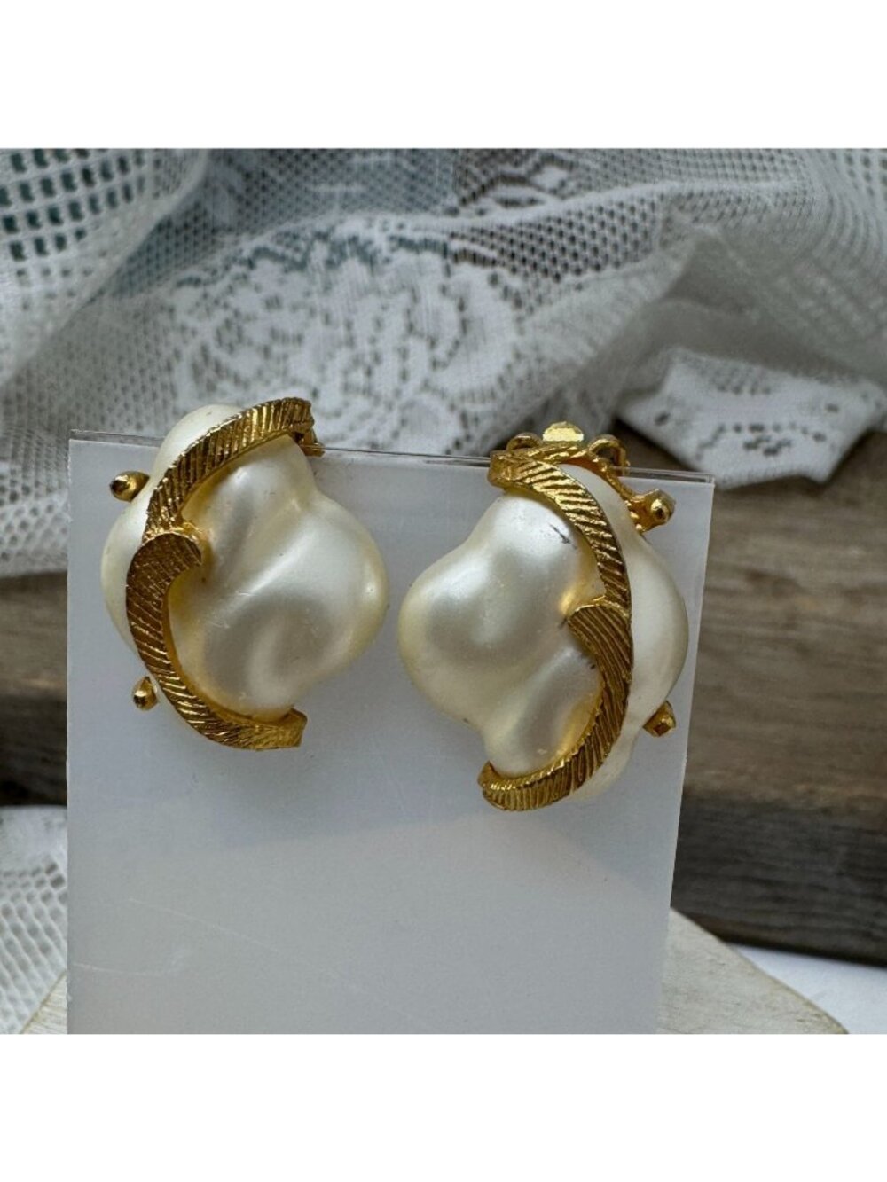 Vintage Judy lee Baroque Pearl Faux Clip on Earrings Goldtone